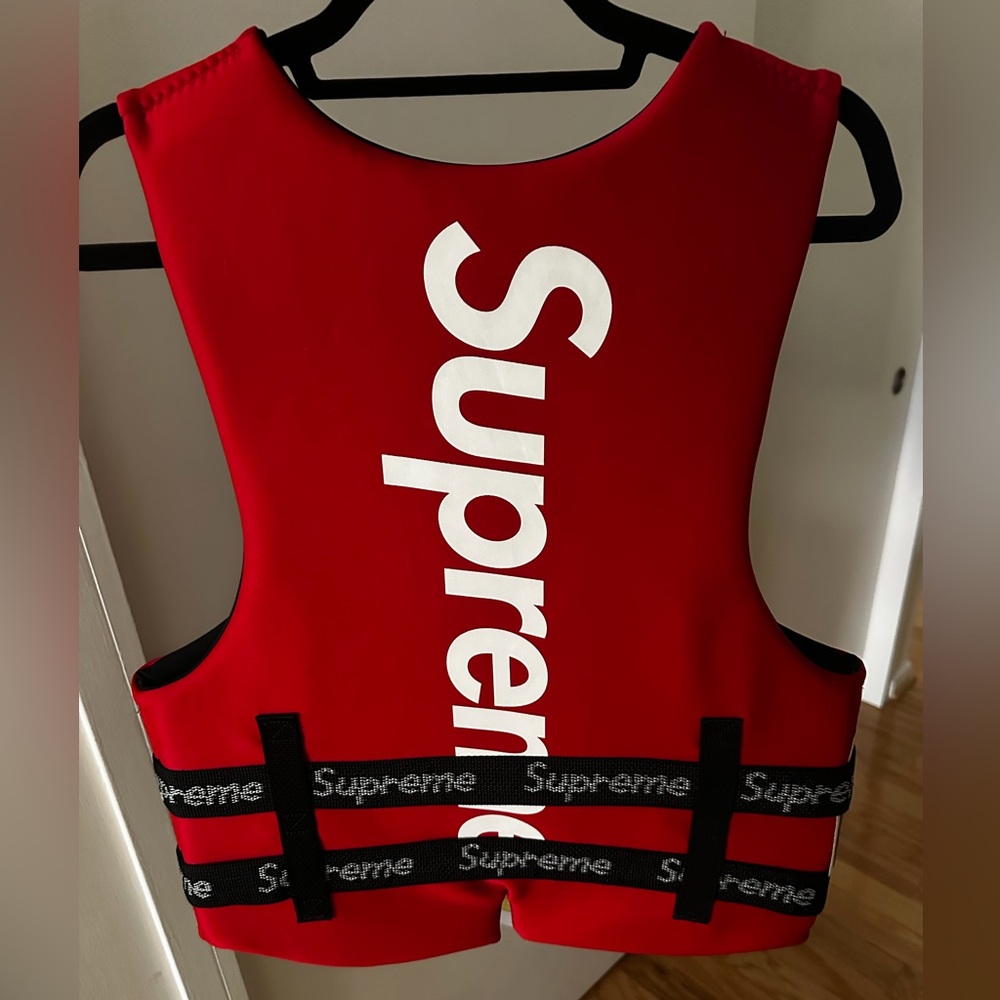 O-Brien x Supreme Life Vest (Red, Large)

Released on July 5th, 2018